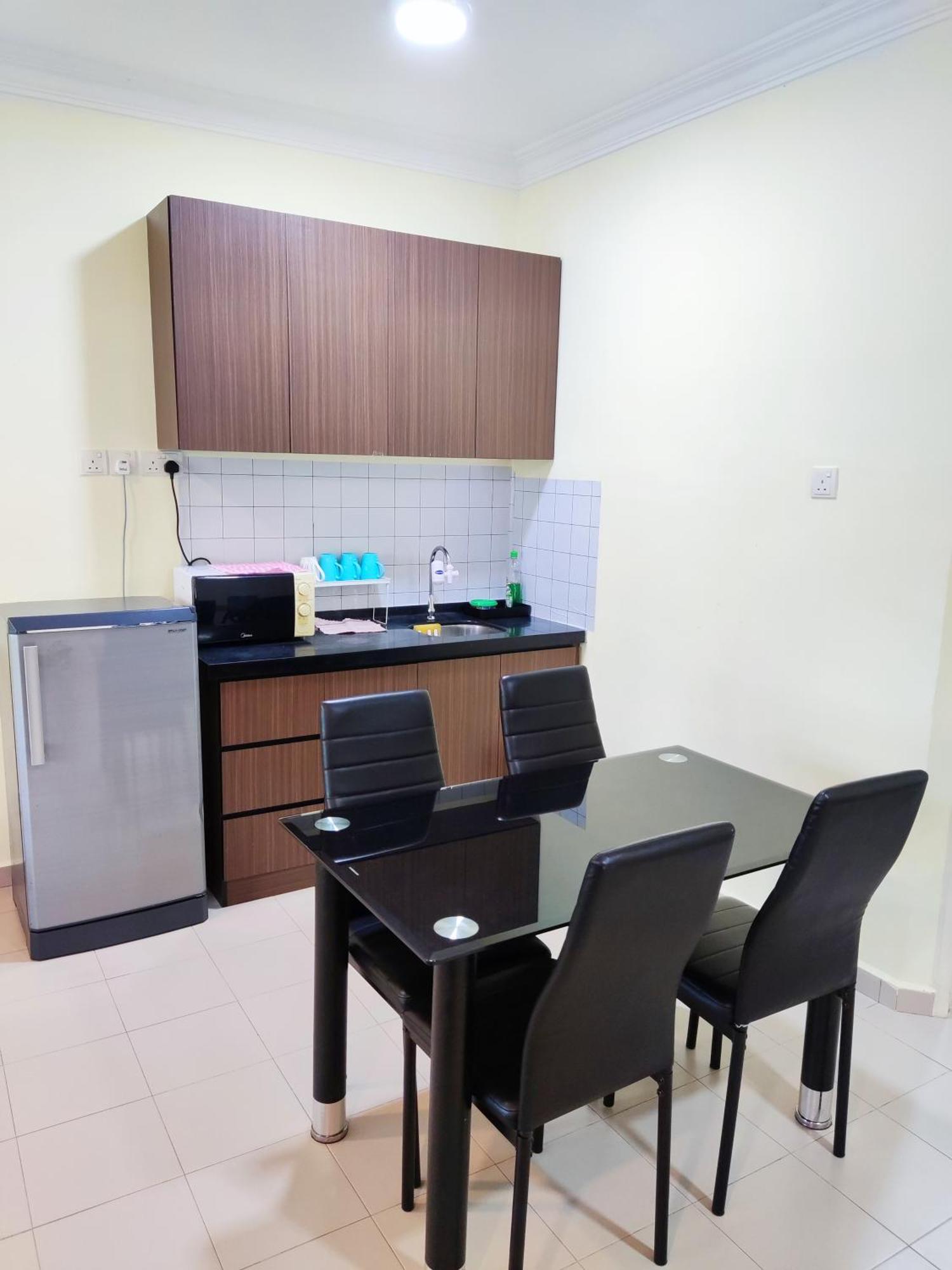Jojo Homestay Tiara Residence Десару Экстерьер фото